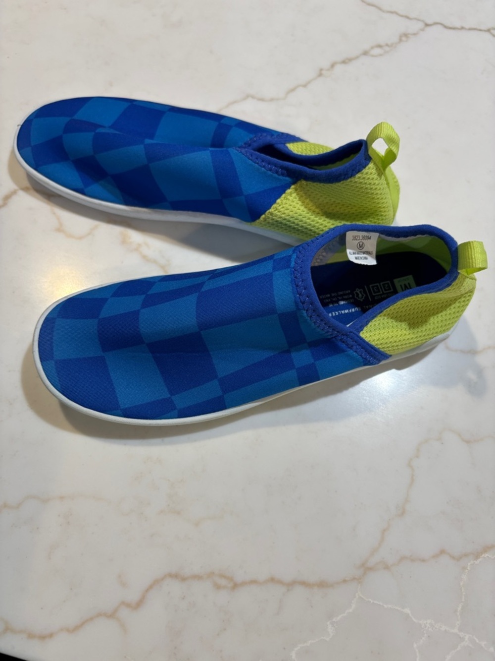 Speedo Kids Slip-On Swim Shoes in Blue and Neon Yellow Size M - Picture 5 of 9